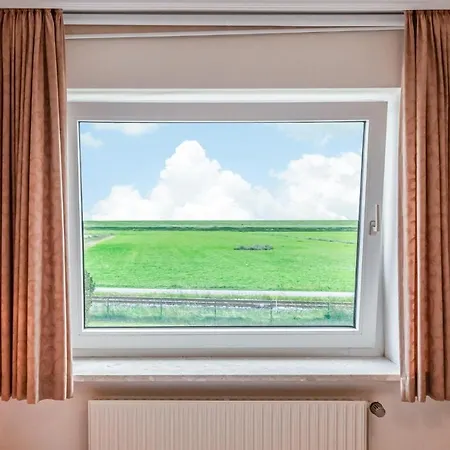 2 Bedroom Lovely In Apartment *