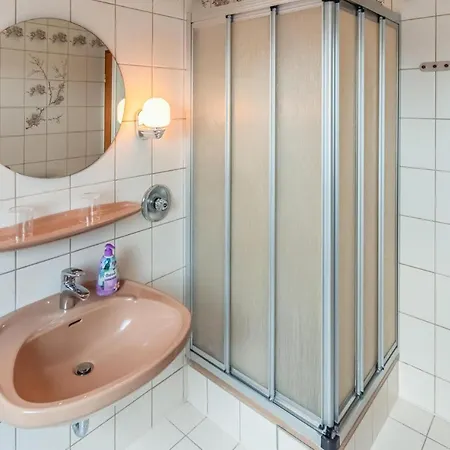 Apartment 2 Bedroom Lovely In